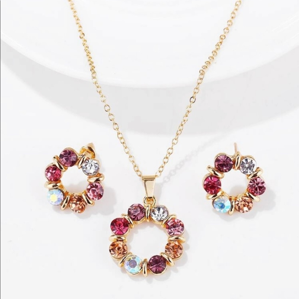 BRAND NEW Rhinestone Pendant Necklace And Earrings
